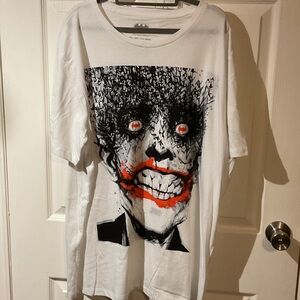 NWOT White Graphic Men’s Batman T-Shirt with Joker Face Print